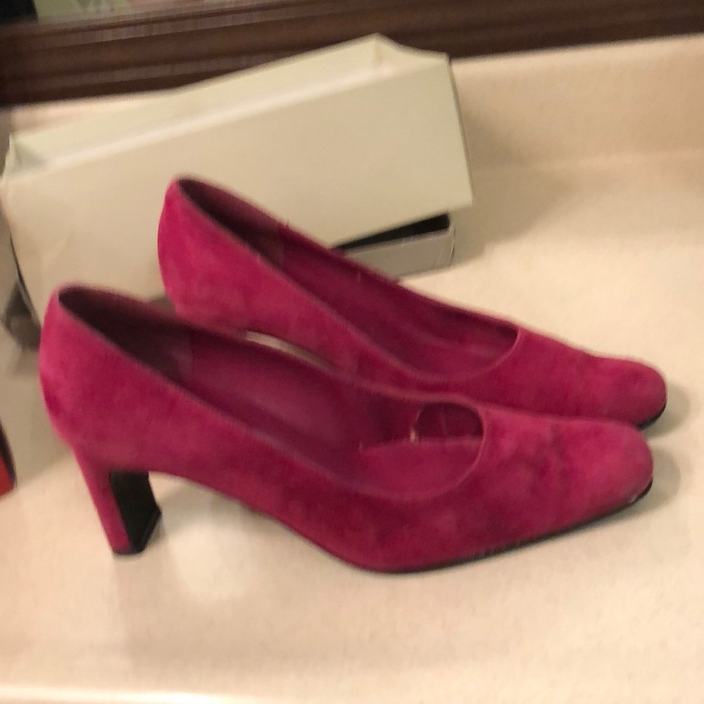 Heels - Picture 2 of 3